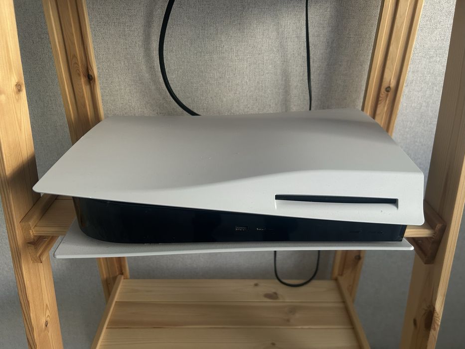 Продаю PS5 с установленными играми