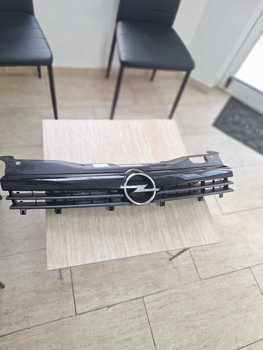 Opel Astra H Оргинална решетка