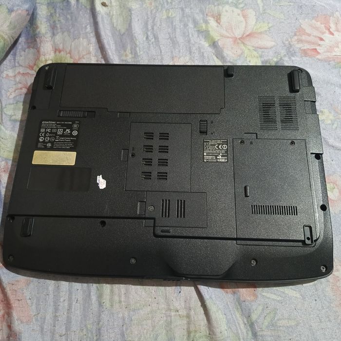 ноутбук emachines E520