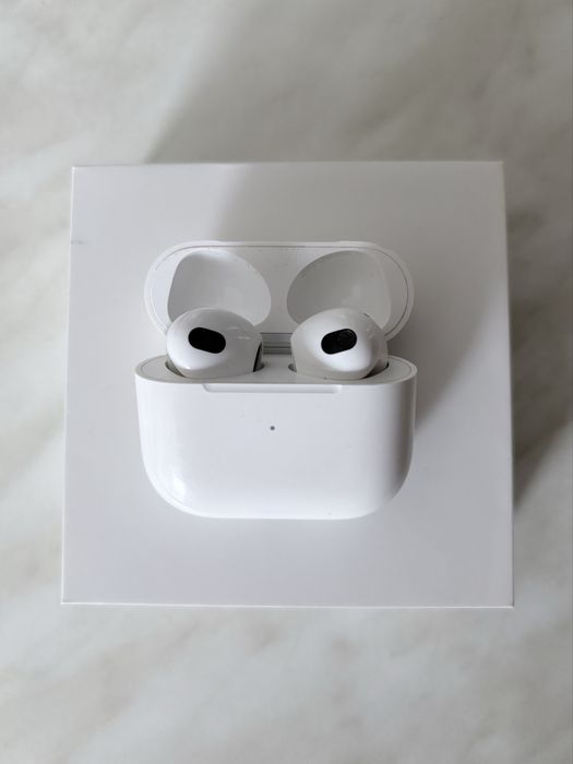 Продам Apple Airpods 3