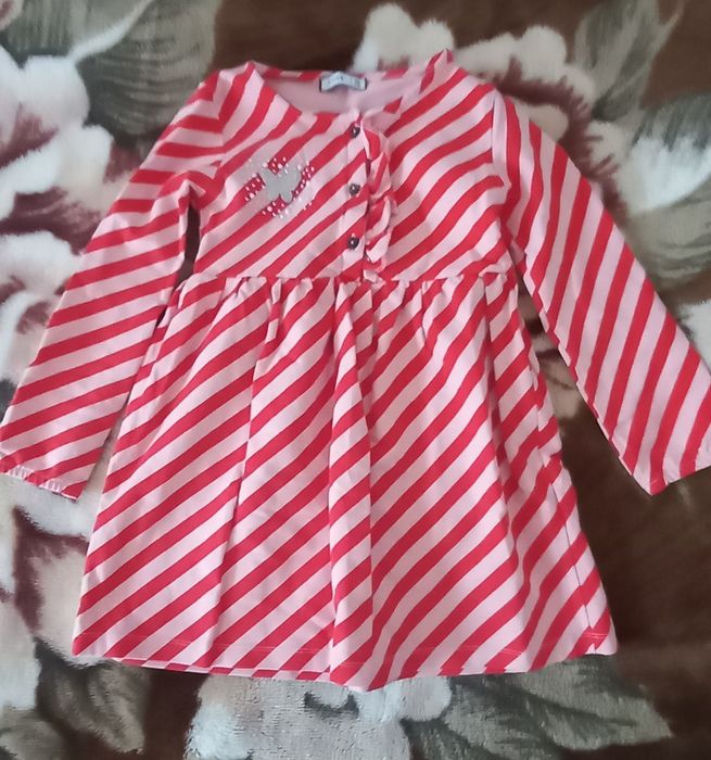 Продаются  платья для девочки .