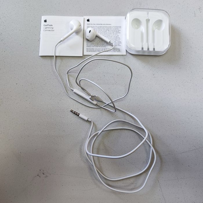 AirPods наушники