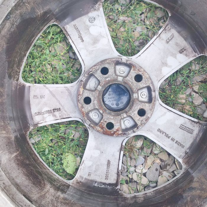 Vând jante aliaj originale Vw  R17 cu cauciucuri vara