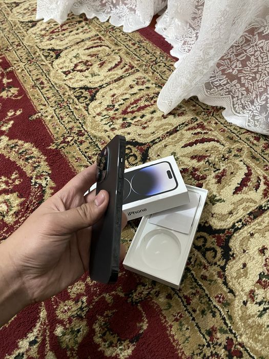 iPhone 14 Pro с коробкой.