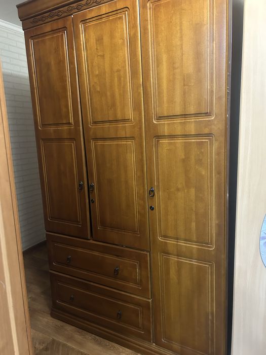 Шкаф плательный дерево