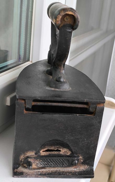 Табакери ,ретро закачалка, запалка, ретро ютия