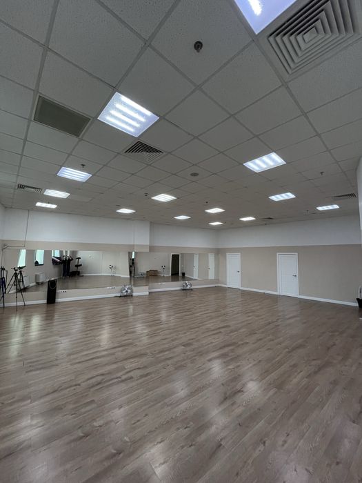 Танцевальный зал | левый берег