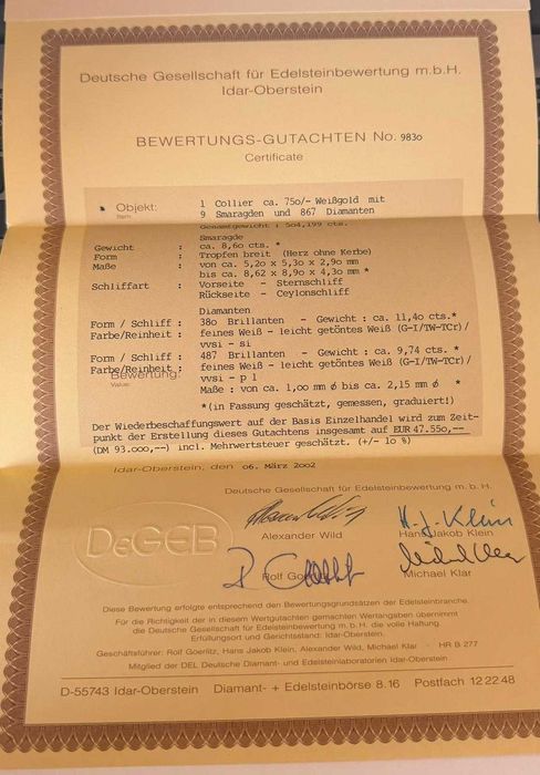 Excepțional colier din aur alb, decorat cu smaralde și diamante