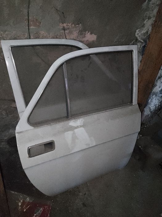 Белые двери от волги