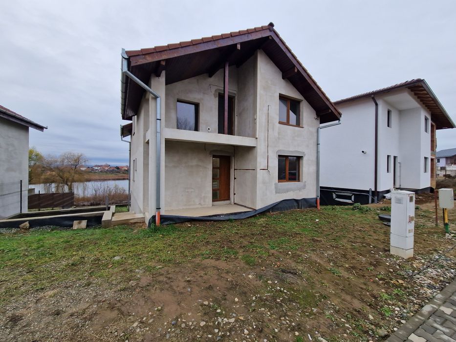 Casă 170 mp utili, vedere la lac – Chereteu, Blaj – acces asfaltat