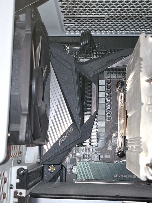 Продавам геймърски компютър AMD Ryzen 7 5800X  NVIDIA GeForce RTX 3070  RAM: 32 GB 2TB SSD