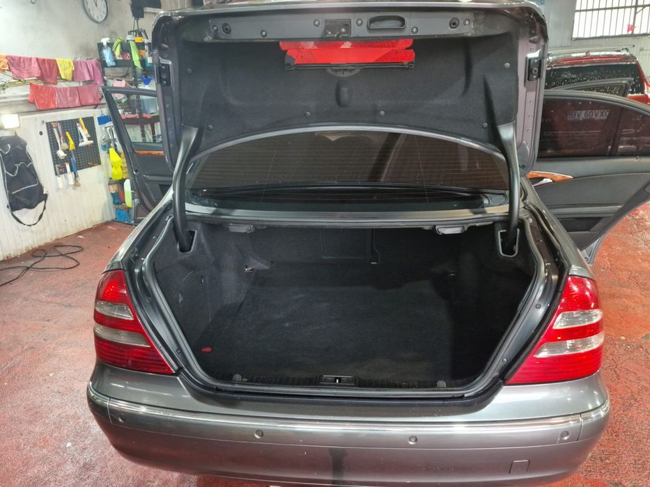 Mercedes E200 W211