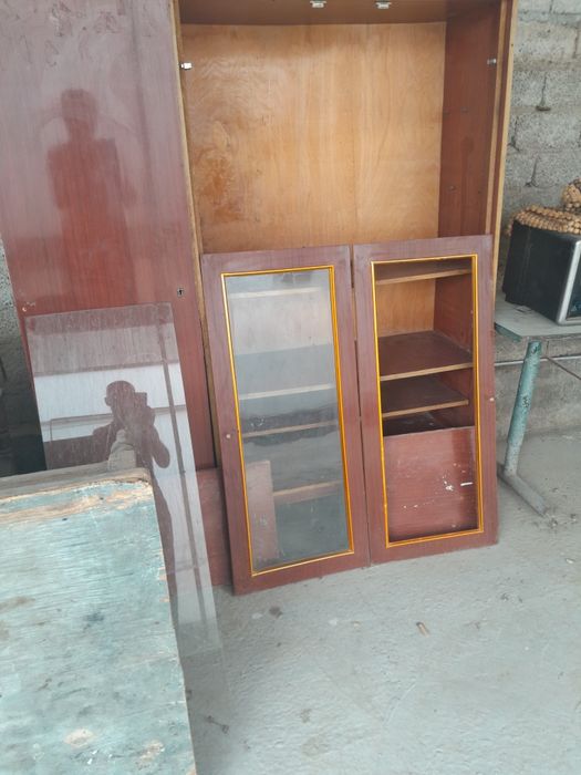 Срочно шкаф сервант б/у