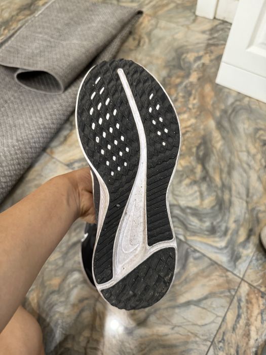 Кроссовки за 2000