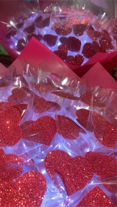 Светещ букет от сърца