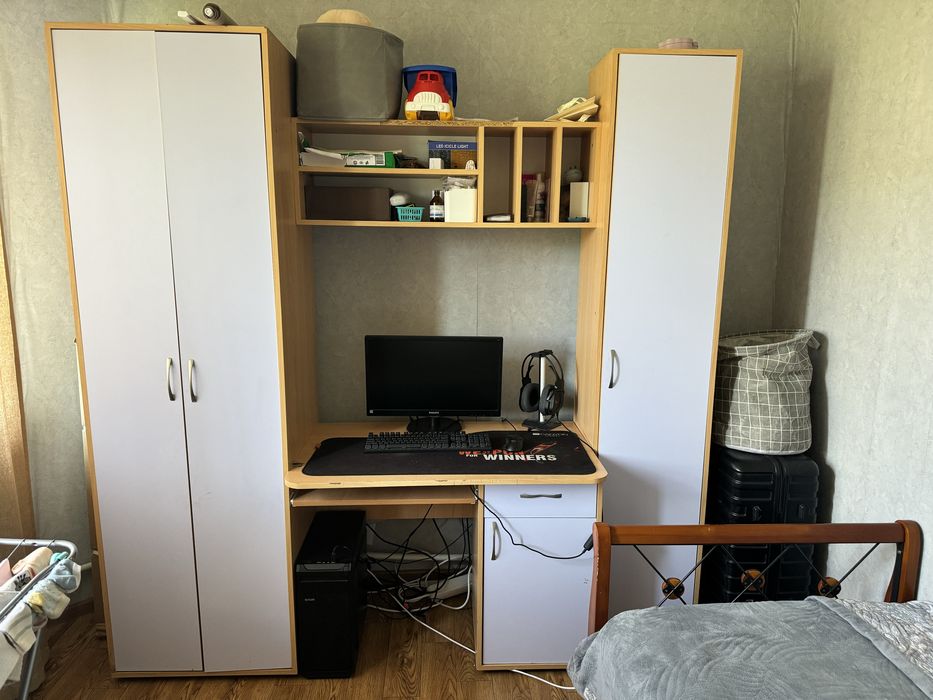 Продам шкаф со столом