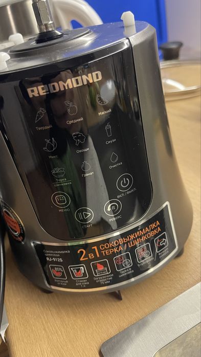 Продам Соковыжималка REDMOND RJ-912S