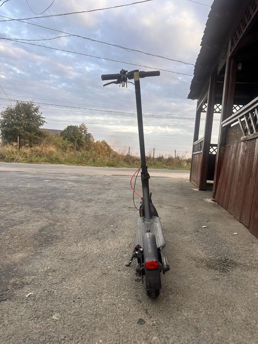 Vând trotinetă electrică
