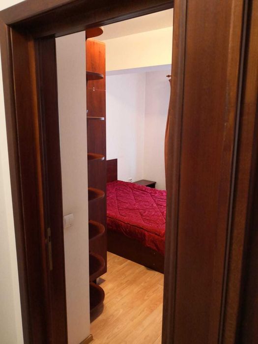 Închiriez apartament