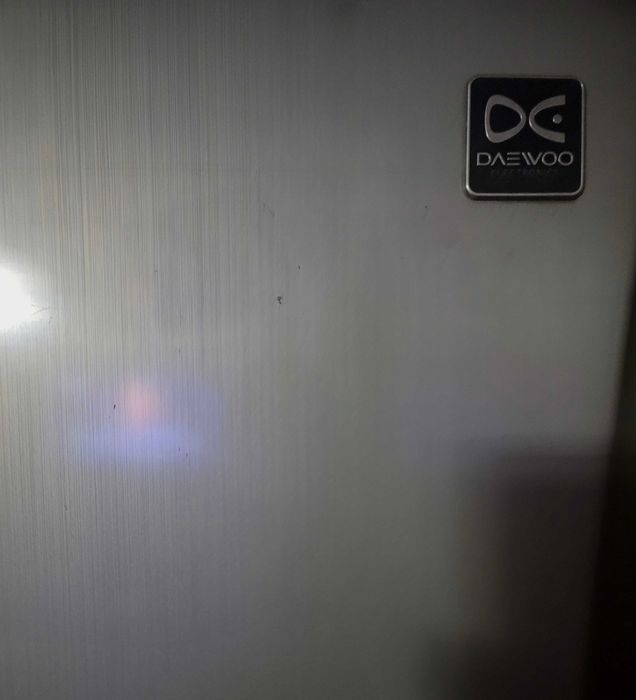 Шкаф холодильник корея Dewooo идеально рабочий читайте ниже