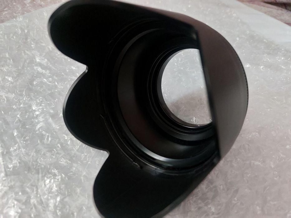 Бленда обьектива 56 мм.