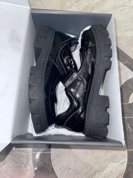 Туфли на девочку.