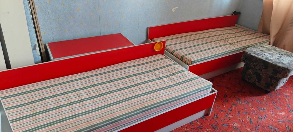 Подарявам мебели за спалня и детска стая