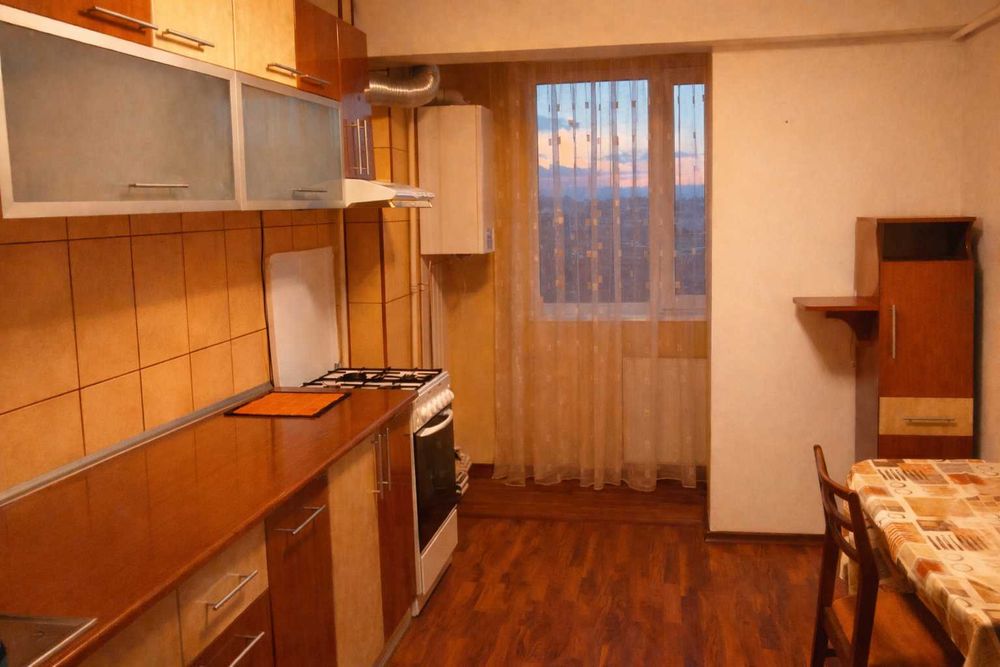 Proprietar, închiriez apartament decomandat 80 mp 3 camere etaj 3 str Brăilei Micro 18 Galati