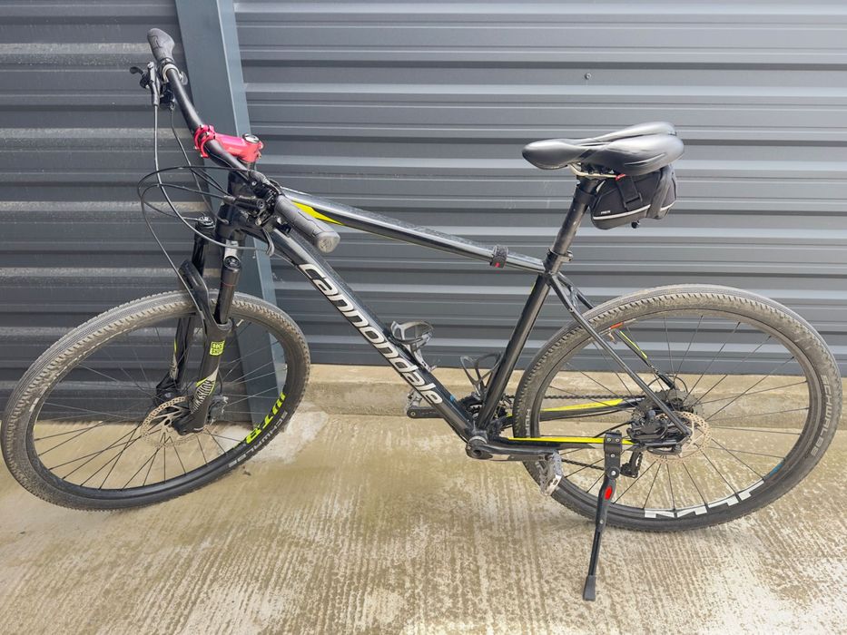 Vând bicicletă Cannondale trail