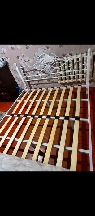 Железная кровать