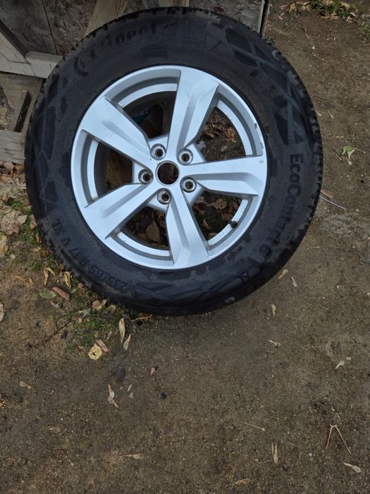 Новый диск с резиной 235/65 R17 — отличное состояние!