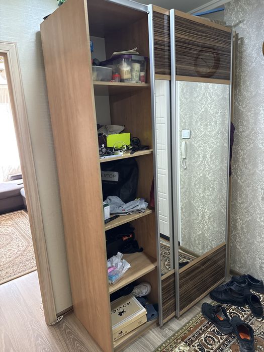 Шкаф для вещей с полками