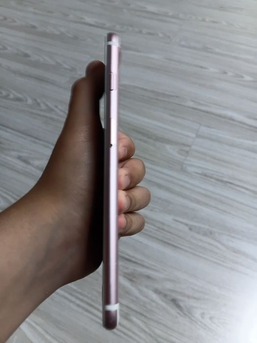 Продам Iphone 7 plus