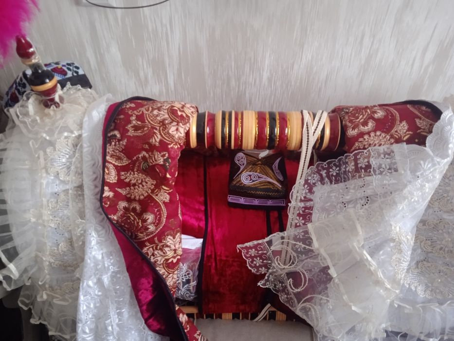 Beshik yangi xali ishlatilmagan kamplekt