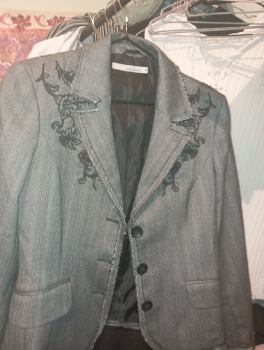 Женский серый пиджак More&More