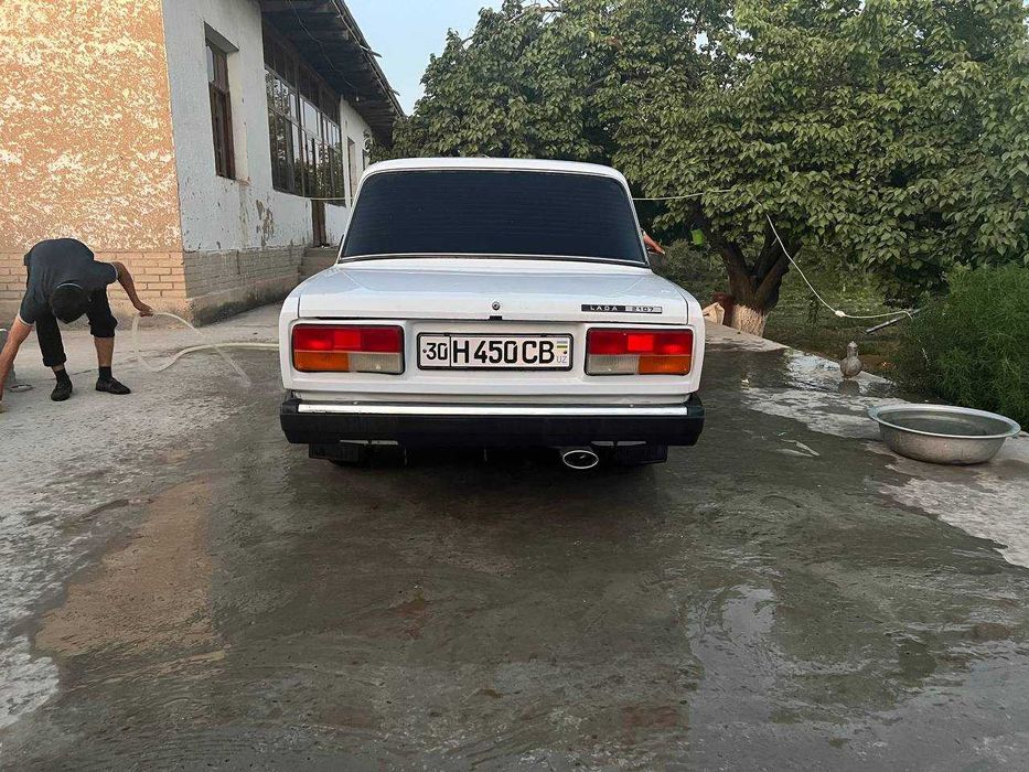 Vaz 2107 sotiladi