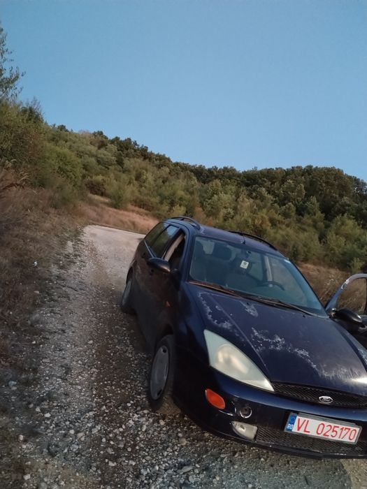 Vând ford focus 1.6 benzina pentru câmp