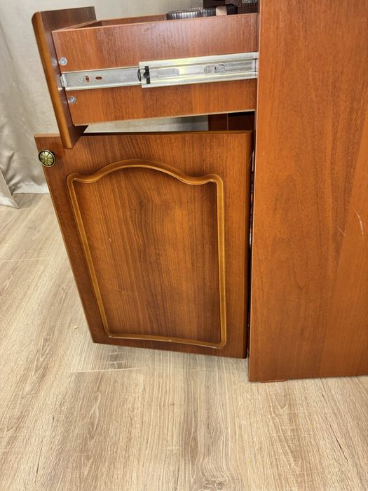 Продам компьютерный стол