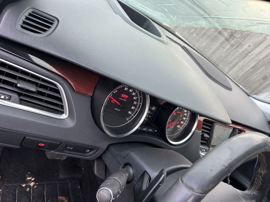 Planșă de bord cu head up display , airbag volan și airbag pasager Peugeot 508