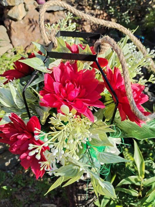 Aranjamente florale și coronite pentru 1 noiembrie