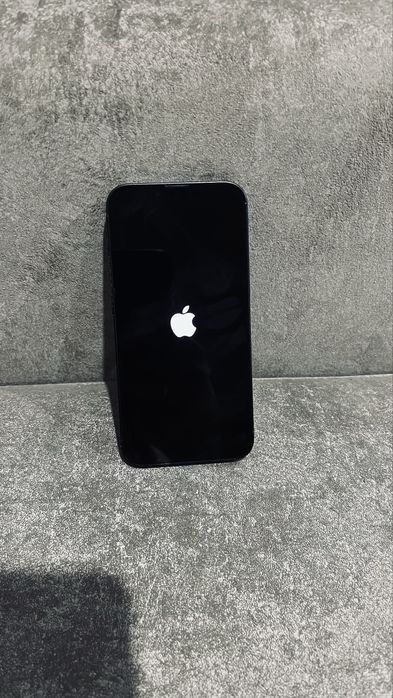 Продам айфон 13 128г