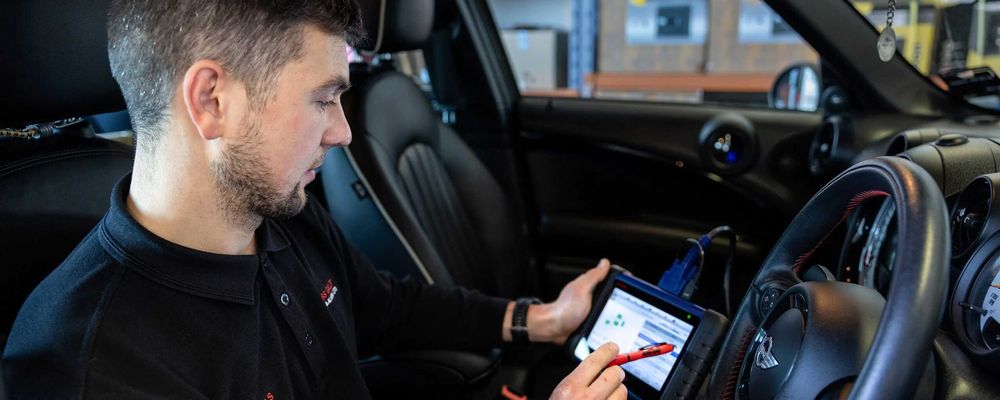 Reparatie contact blocat deblocare usa blocata programare cheie cu cip