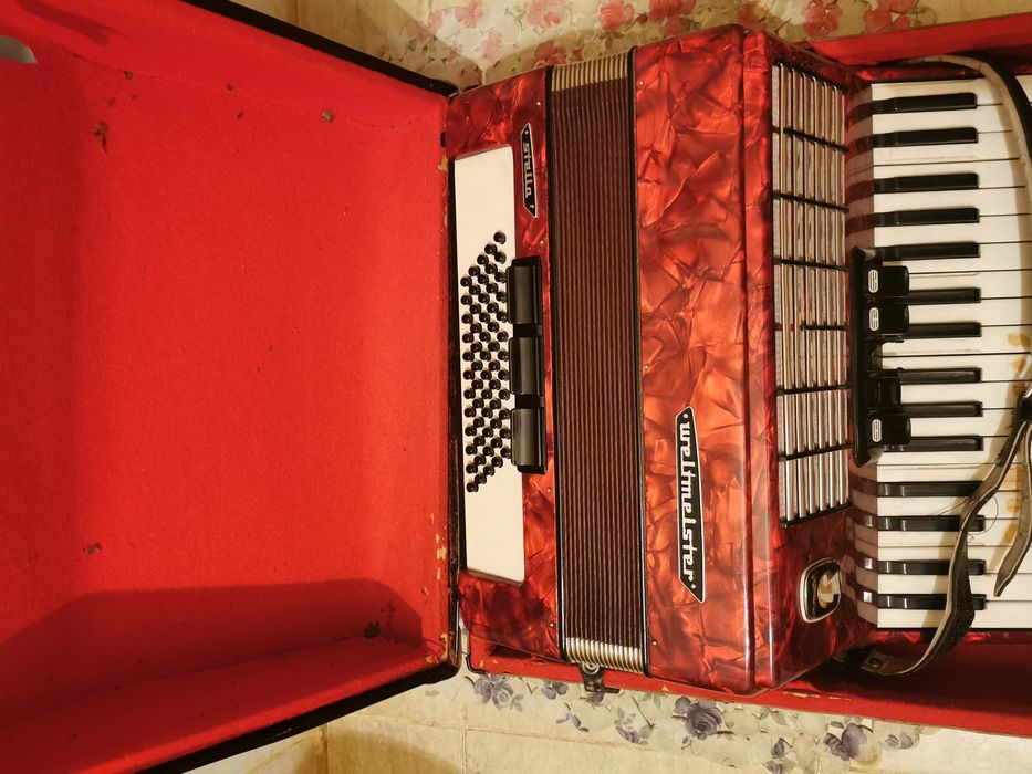 Акордеон. Велтмайстер. Свири. Нее спукан.