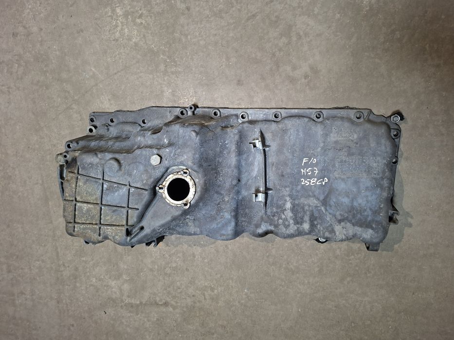 Baie de ulei motor N57 30 Diesel BMW F01 F02 F06 F07 F10 F11 F12 F13 F30 F31 F32 F33 F34 F36 Cod 7823204 in stare foarte buna