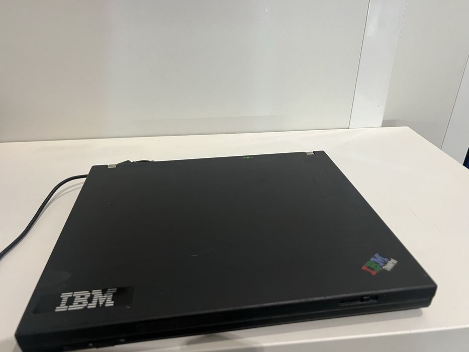 Два лаптопа Asus i Lenovo