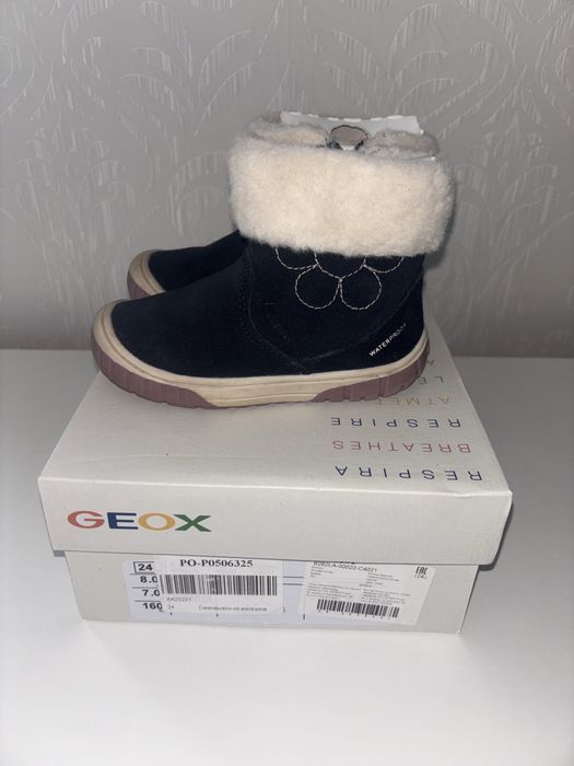 Продам демисезонные сапожки для девочки Geox