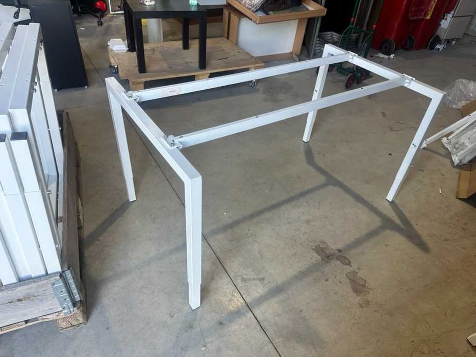 Офис бюро 160×70 с метална конструкция и регулируема височина