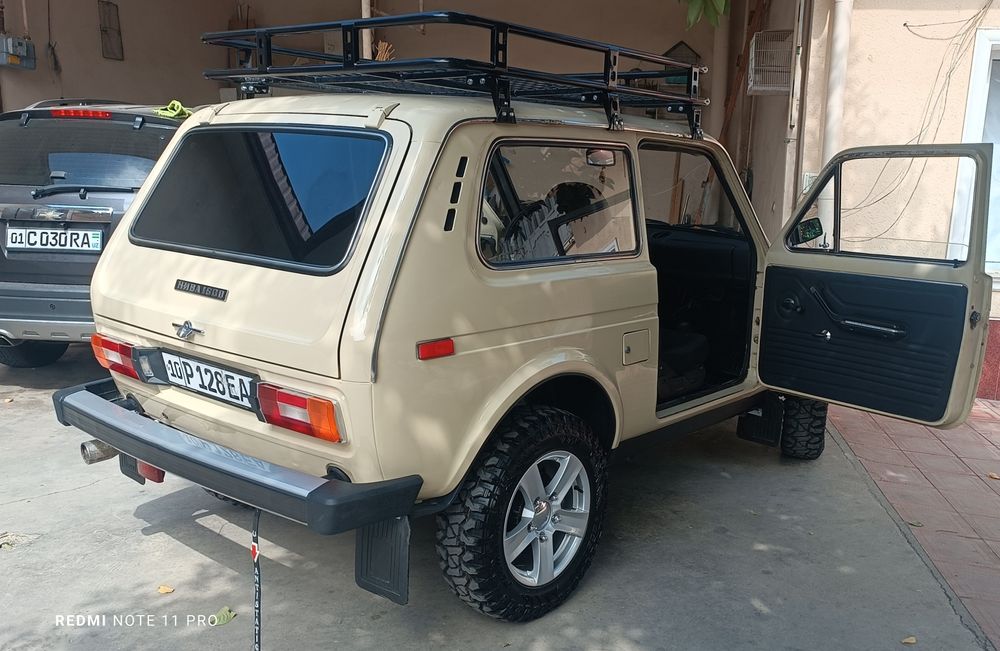 Нива 2121 в идиальном состояние