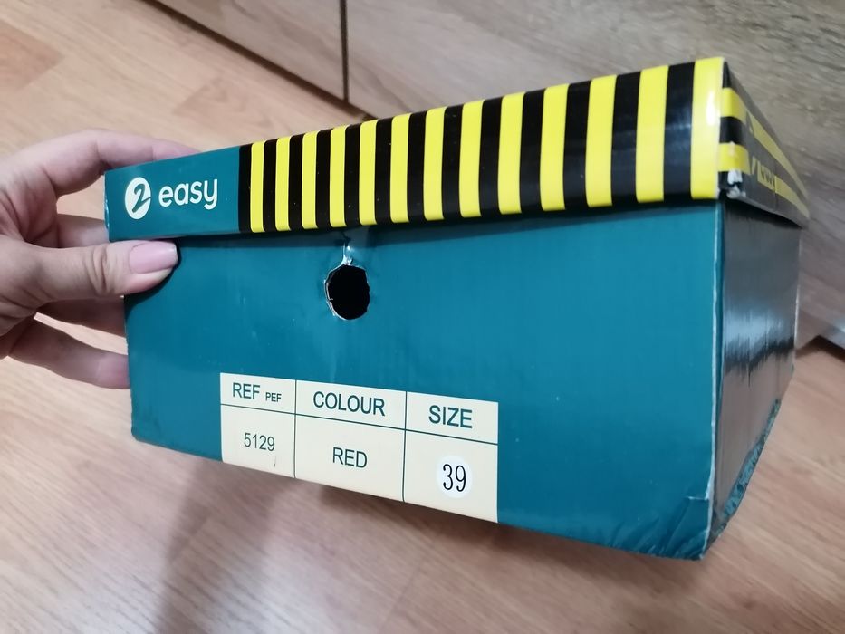 Ghete dama rosii, piele intoarsa