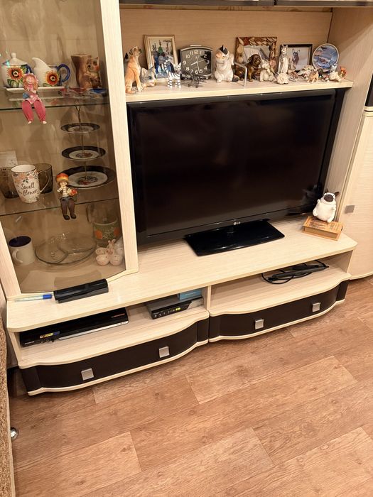 Стенка б/у в хорошем состоянии